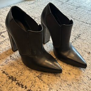 Black leather block heel pointed toe shoes